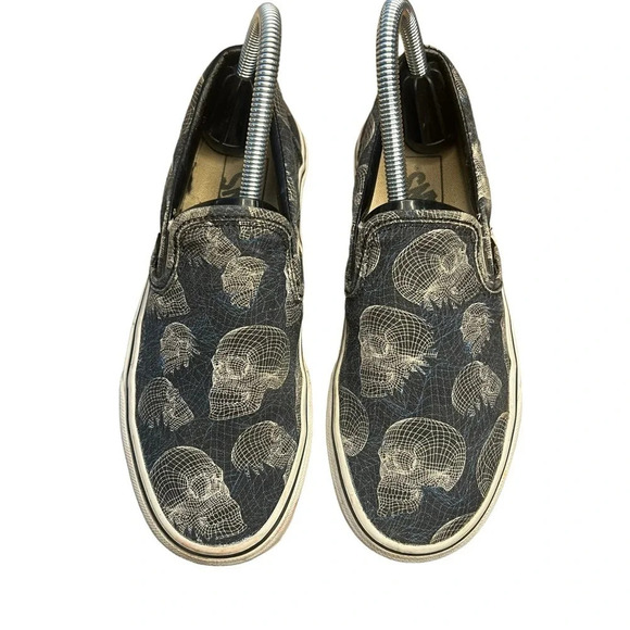 VANS Classic Slip-On Unisex Skate Shoes Wireframe Skulls Women’s Size 6.0 - Picture 2 of 8